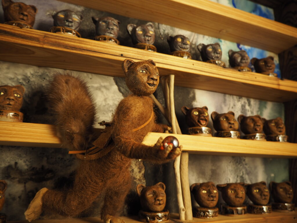 Surrounded by Heads
